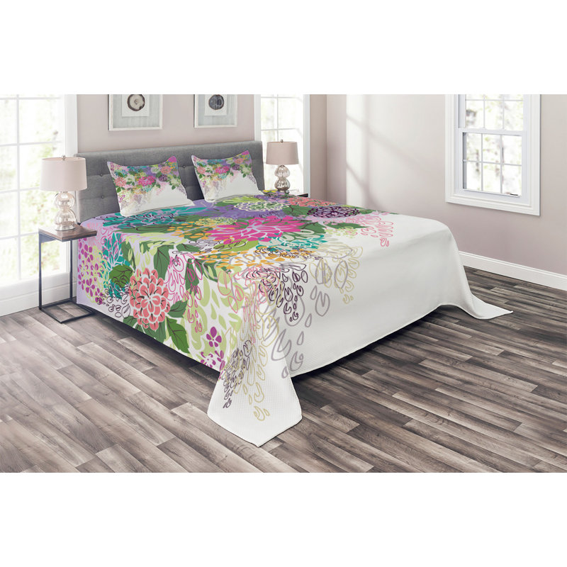 Flower Farmhouse / Country Floral Coverlet