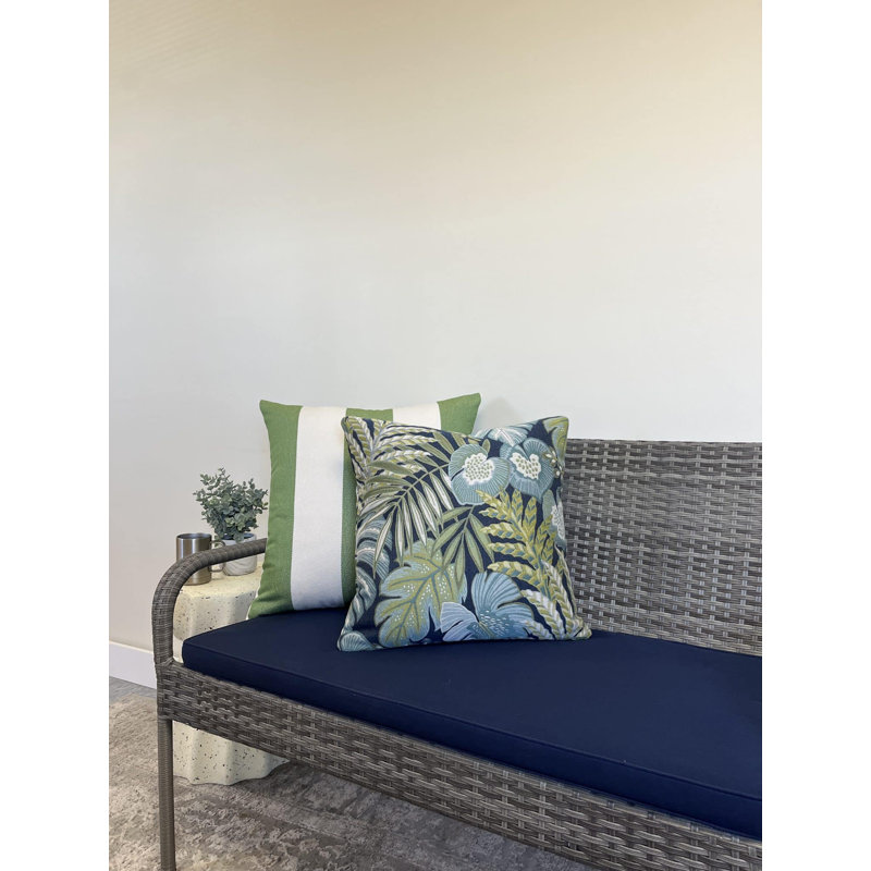 Coussin intérieur / extérieur Destinnie, 20 po x 20 po, Motif floral bleu