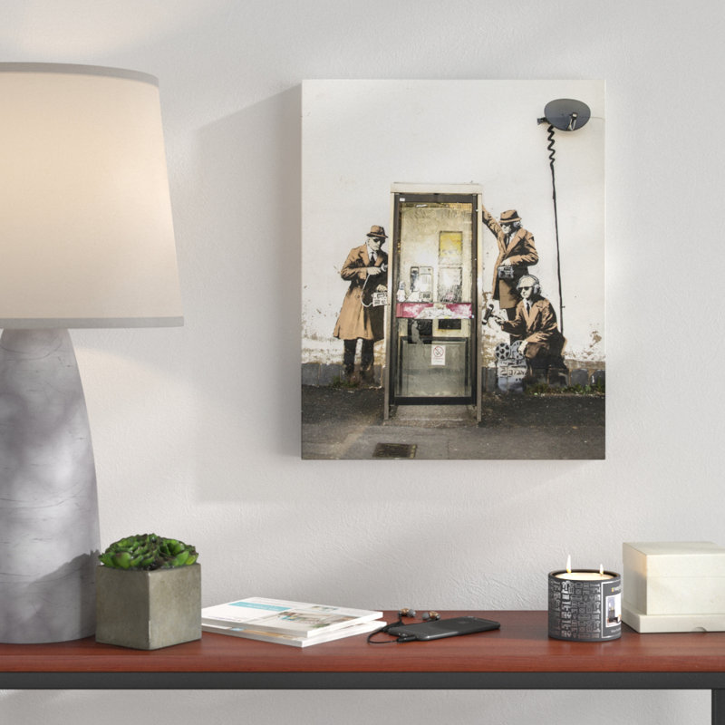 « spy stand », reproduction d’impression sur toile tendue, H 20 po x l 16 po x P 1,5 po
