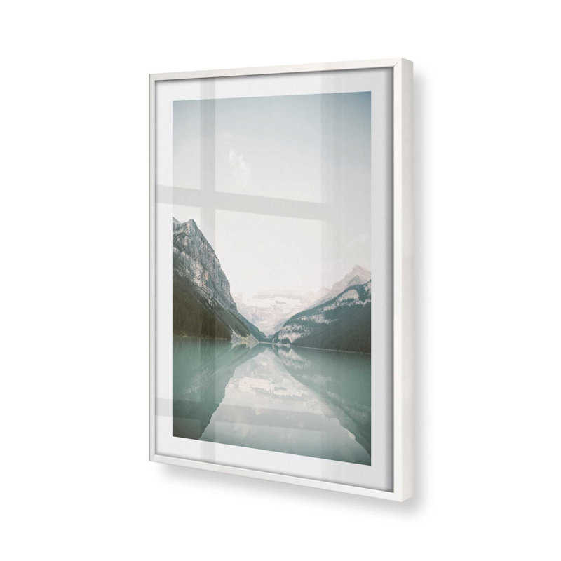 Impression de reflets calmes, Cadre opaque blanc, H 37 po x l 25 po x P 1,25 po