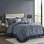 Chambre bleu marine avec coussins décoratifs - Linge de lit confortable et élégante pour une ambiance paisible. Ensemble de 5 pièces en coton, style chic et tendance.