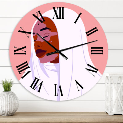 Belle femme afro-africaine souriante avec VItiligo - horloge murale marocaine