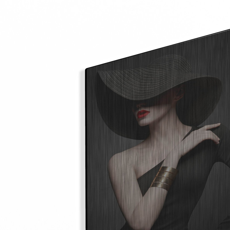 «Lady In Black» par Luxe, H 16 po x l 12 po