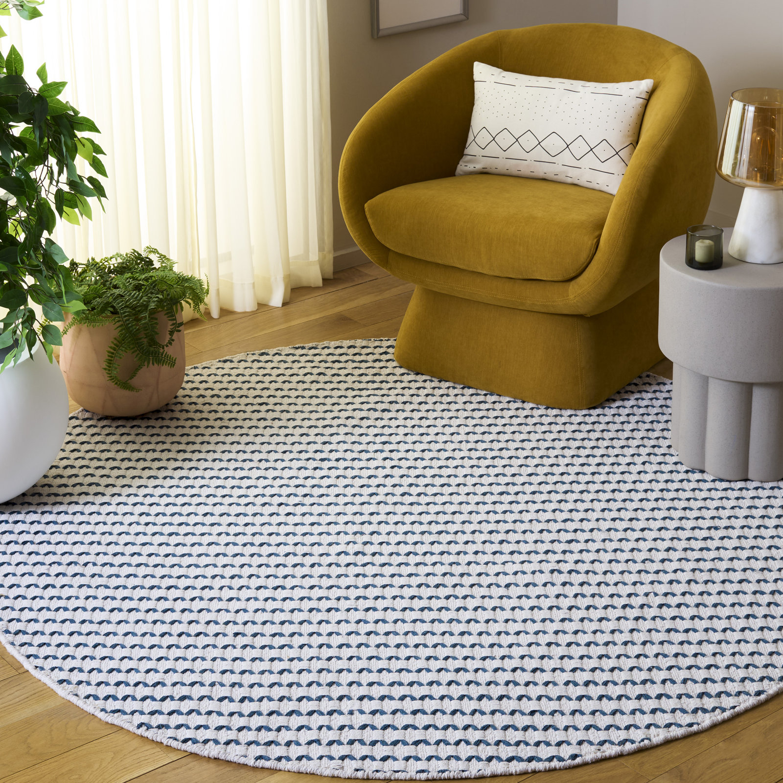 Hand-Woven Chevron Cotton Rug, Round 6'
