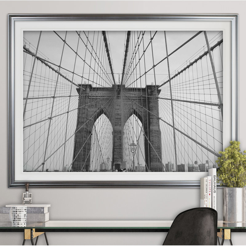 « brooklyn bridge », reproduction de peinture à l’huile, Cadre argenté, H 31 po x l 43 po x P 1,5 po
