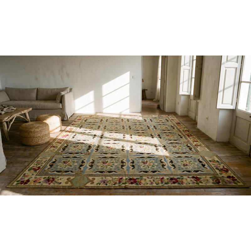 Large Size Ivory Antique Floral Flatweave English Fleur De Lis Needlepoint Rug