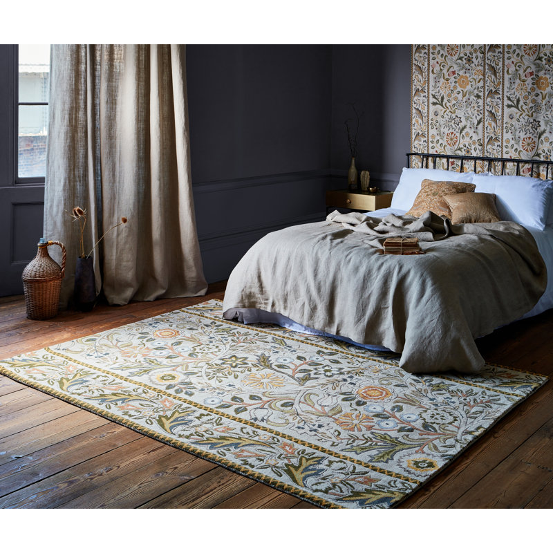 Morris Hand Tufted Wool Floral Area Rug in Beige, Rectangle 6'7" x 9'2"
