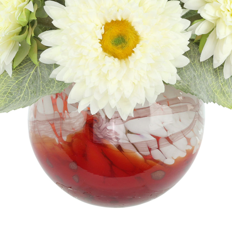Tournesols disposés dans un vase en verre, Chenille kaki