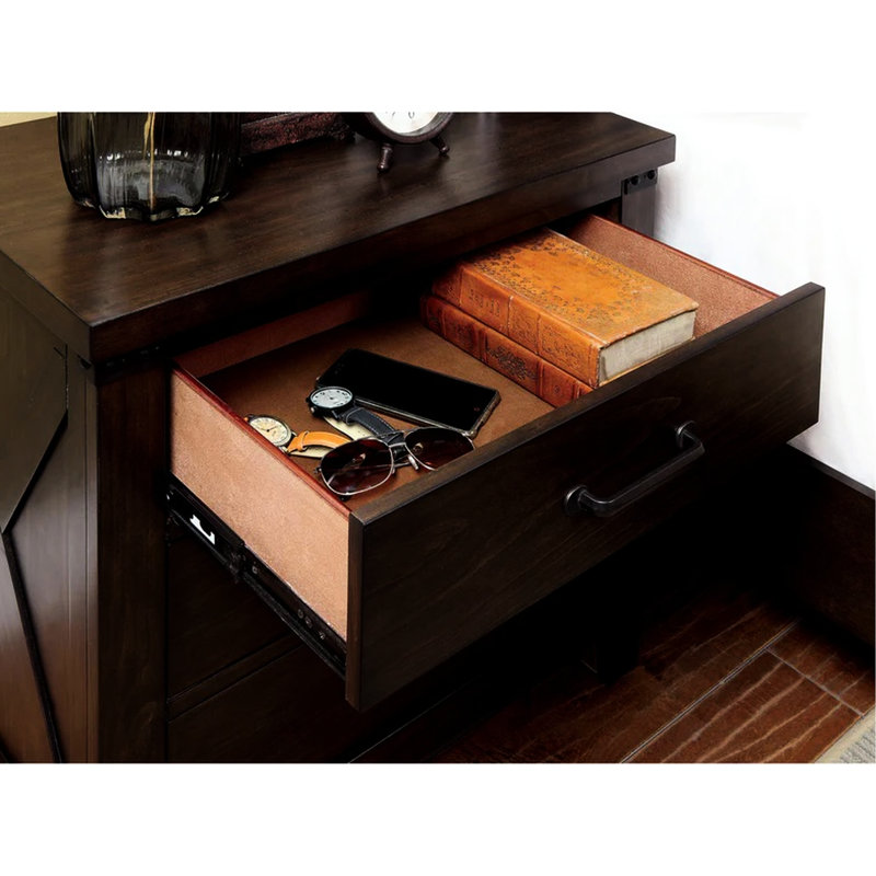 Table de chevet rustique en noyer foncé avec 3 tiroirs et fabrication en bois massif