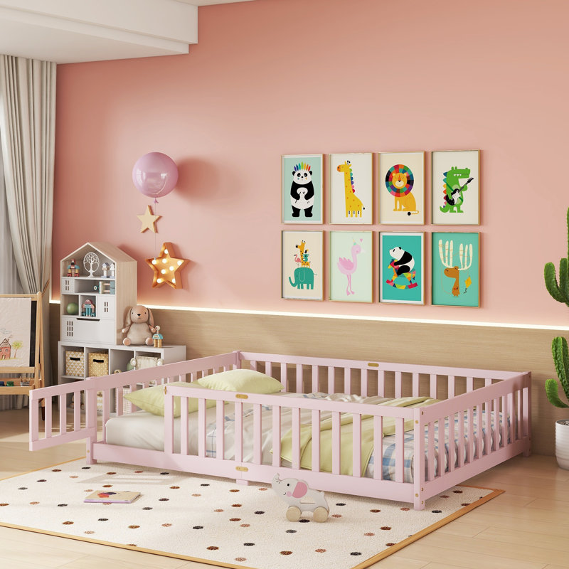 Lit plateforme en bois d'hévéa avec clôture et porte Kolia, Pink