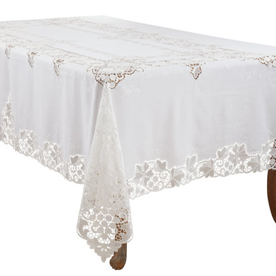 Milene Runner_Elegant Tablecloth With Lace Design