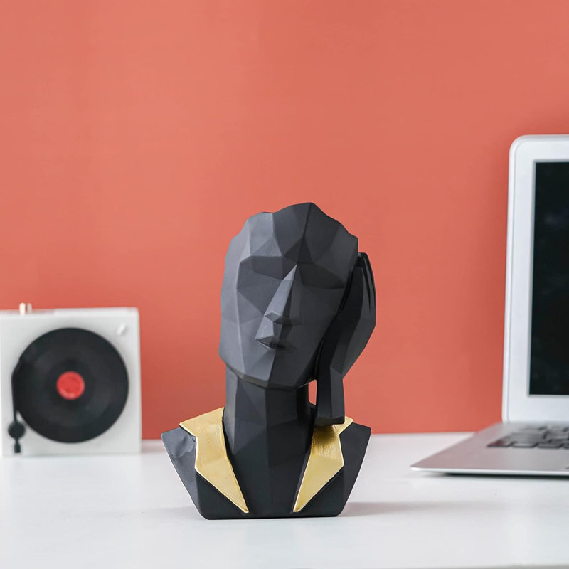 Kries Figurines & Sculptures