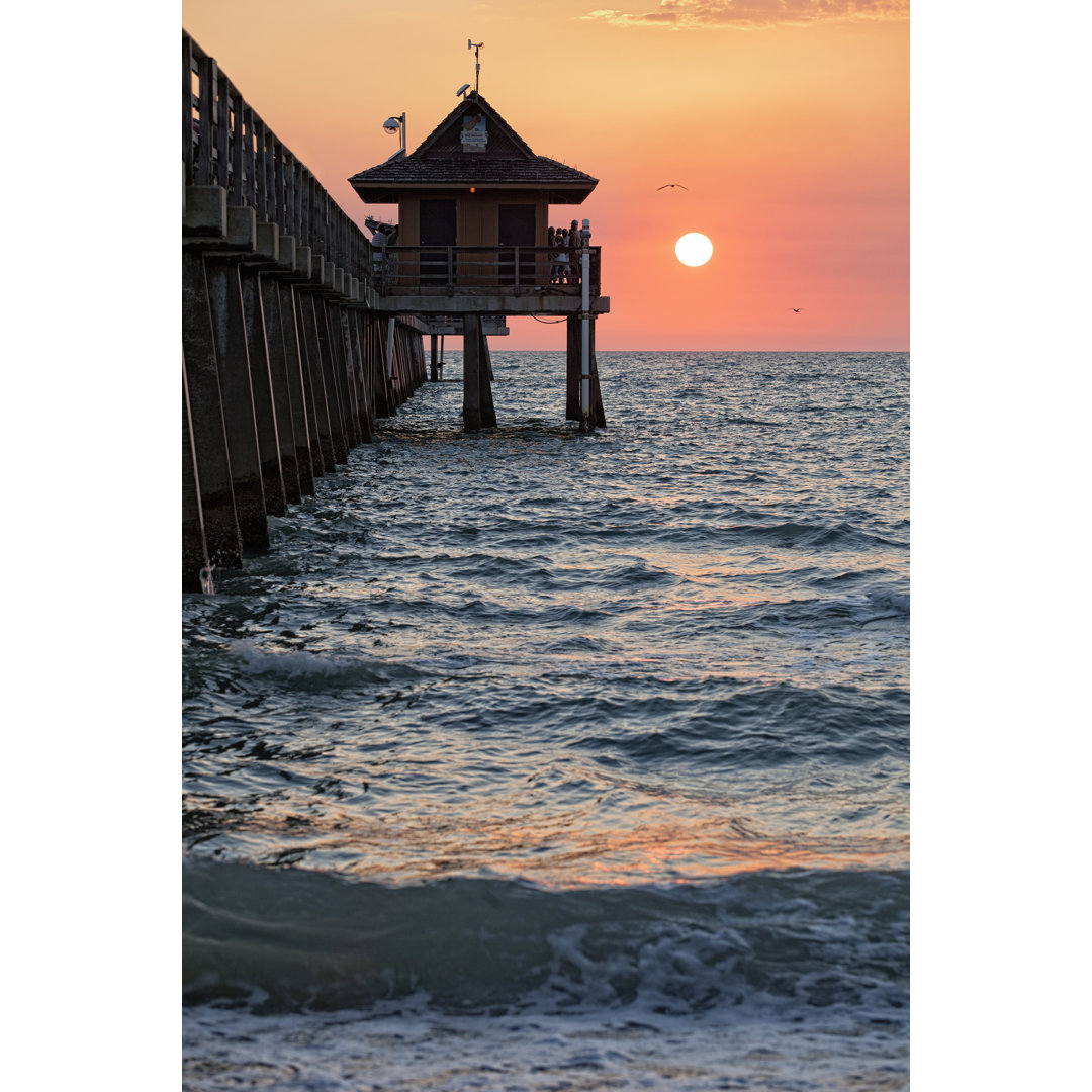 Sonnenuntergang auf dem Pier von Neapel