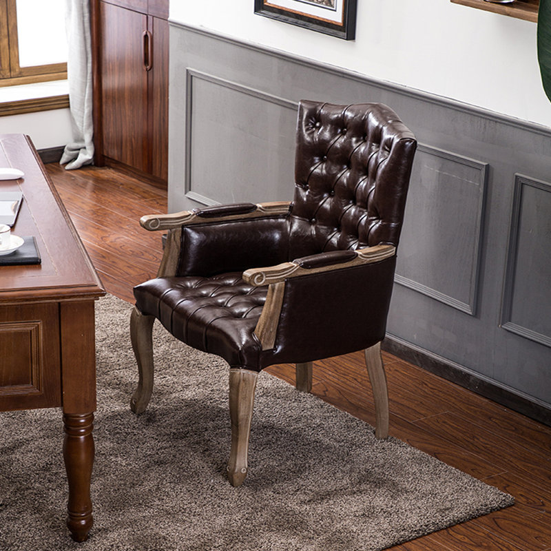 Chaise en cuir avec pieds en bois sculpté, Café noir, Brun