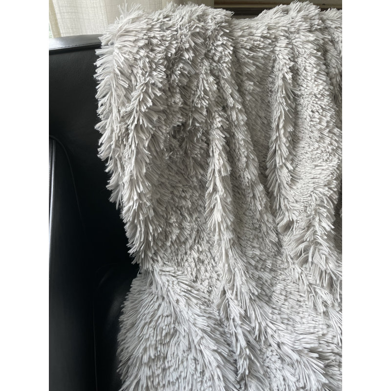 Jeté en fausse fourrure à poils longs Laurel & Mayfair - 50 x 60 po, Gris