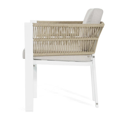 Ensemble de 2 chaises de salle à manger d'extérieur avec structure en aluminium résistant à la rouille, coussins beiges résistants aux intempéries, capacité de 300 lb et accents tissés modernes pour les patios, les terrasses et les jardins.