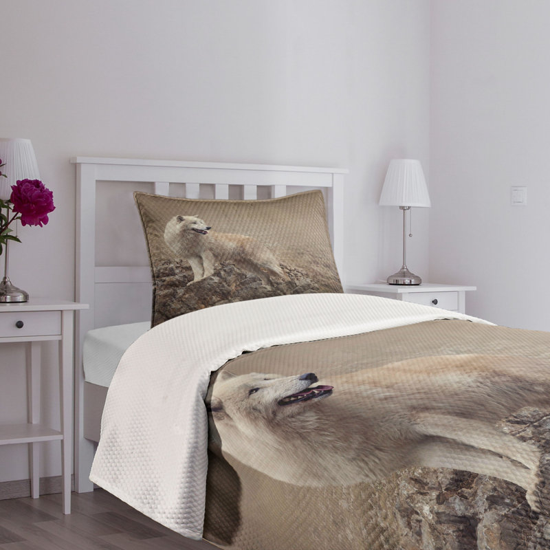 White Twin Quilted Bedspread Set with Wolf Print