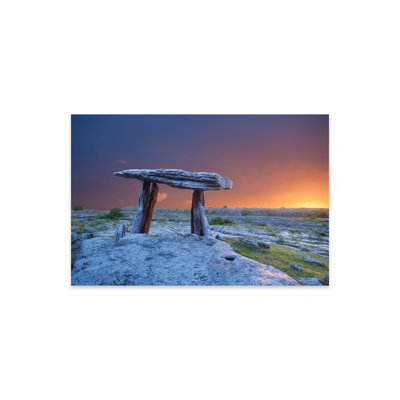 Fiery Dawn At Poulnabrone Dolmen, The Burren, County Clare, Ireland par Gareth McCormack