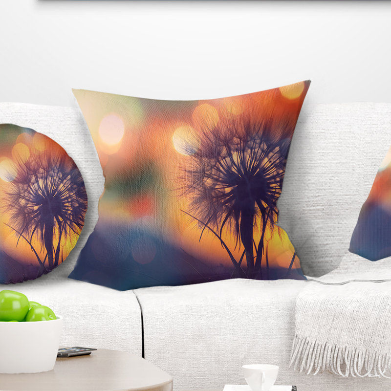 Fleur de pissenlit sur fond orange - coussin à imprimé floral, 18 po x 18 po, Coussin décoratif