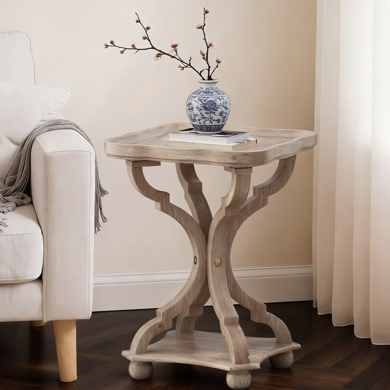 LA TABLE D'APPOINT mélange les goûts traditionnels avec le charme intime