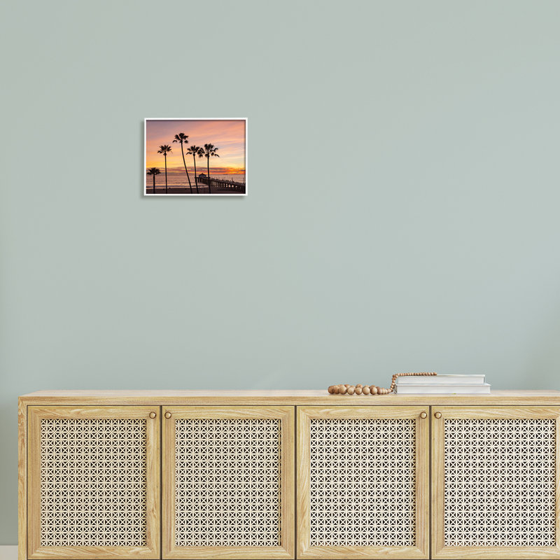 Palmier tropical au coucher du soleil, H 11 po x l 14 po x P 1,5 po, Giclée encadrée blanc bord de mer