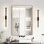 Miroir de salle de bain au design épuré et moderne pour une réflexion et une durabilité accrues.-784888849-568486412