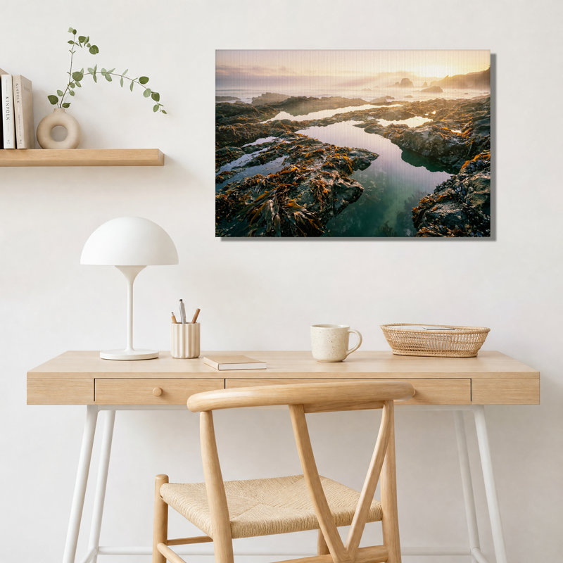 Tableau sur toile représentant des bassins rocheux et des pitons rocheux au coucher du soleil, 12"H x 18"W