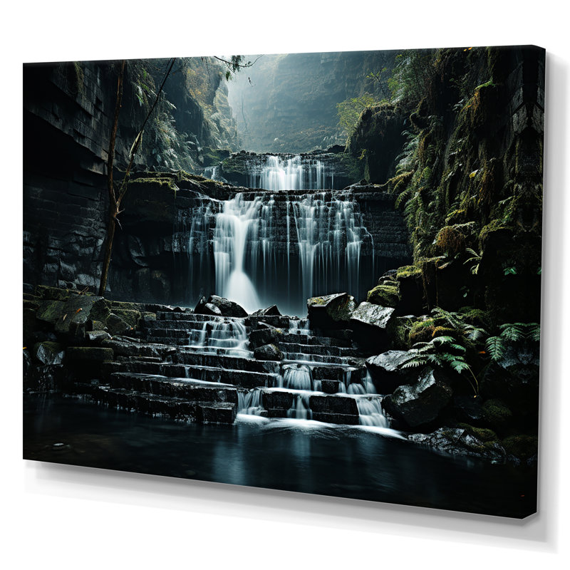 «Waterfall Cliff Scenery» sur toile, H 16 po x l 32 po x P 1 po, Toile tendue
