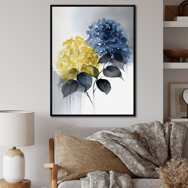 «Yellow Hydrangea Blooms - Hydrangea», reproduction sur toile encadrée, H 32 po x l 24 po, Cadre flottant noir