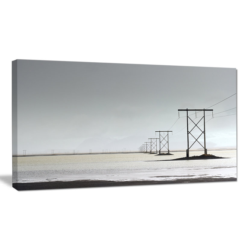 « electric pylônes over lagon », reproduction de photo sur toile tendue, H 16 po x l 32 po x P 1 po