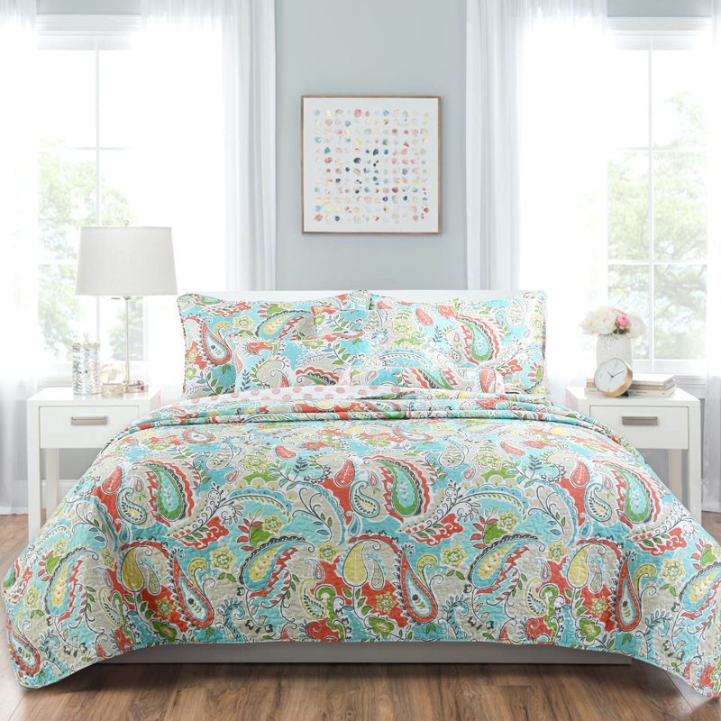 Mirage Polyester Paisley Quilt, King Quilt + 2 King Shams