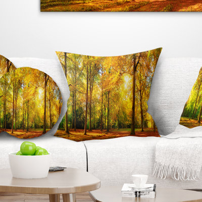 Coussin de forêt ensoleillé