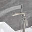 Robinet de baignoire autoportant en laiton avec douche à main-133948217