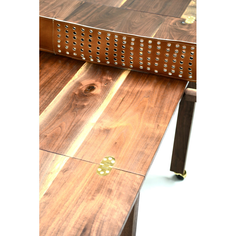 Table de tennis de table avec raquettes