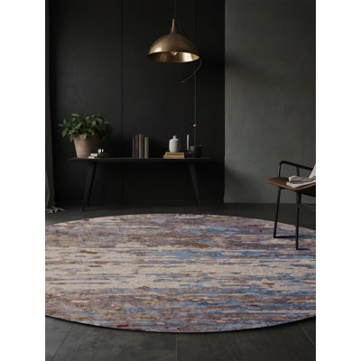 Tapis gris soyeux et moelleux