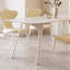 Table de salle à manger moderne et luxueuse de style crème-1075309967