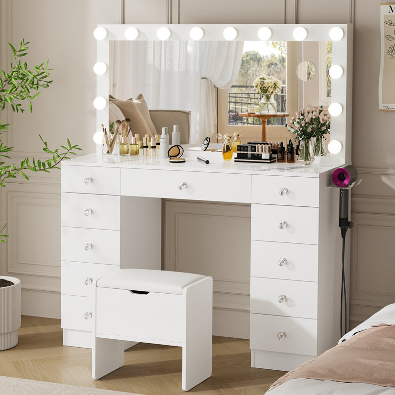 Ensemble de coiffeuse avec 11 tiroirs et prises de courant Greyden, commode avec miroir grossissant 10X pour chambre à coucher