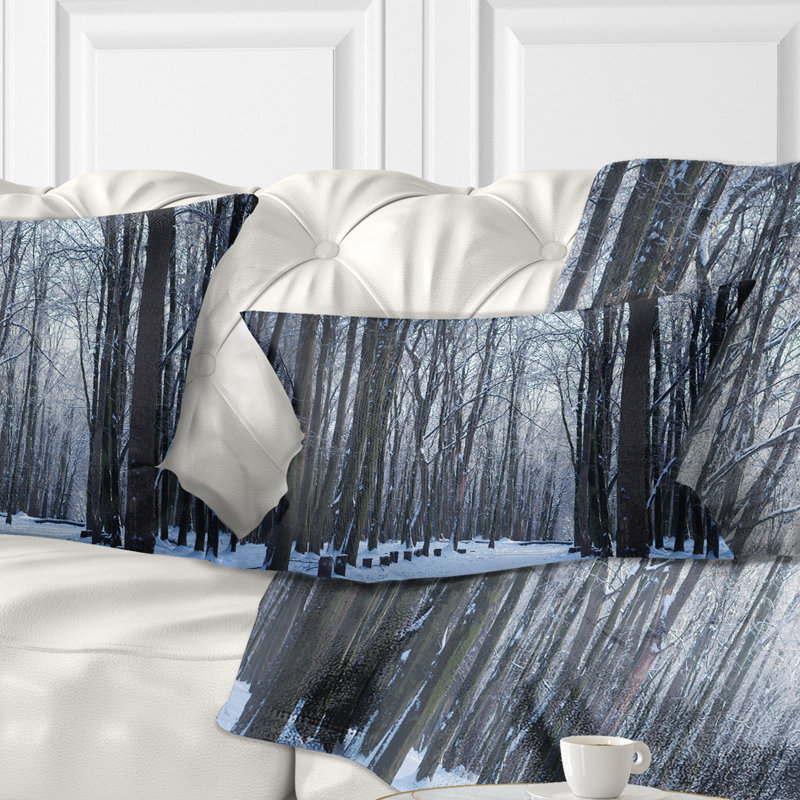 Coussin Thick Woods in Winter Forest