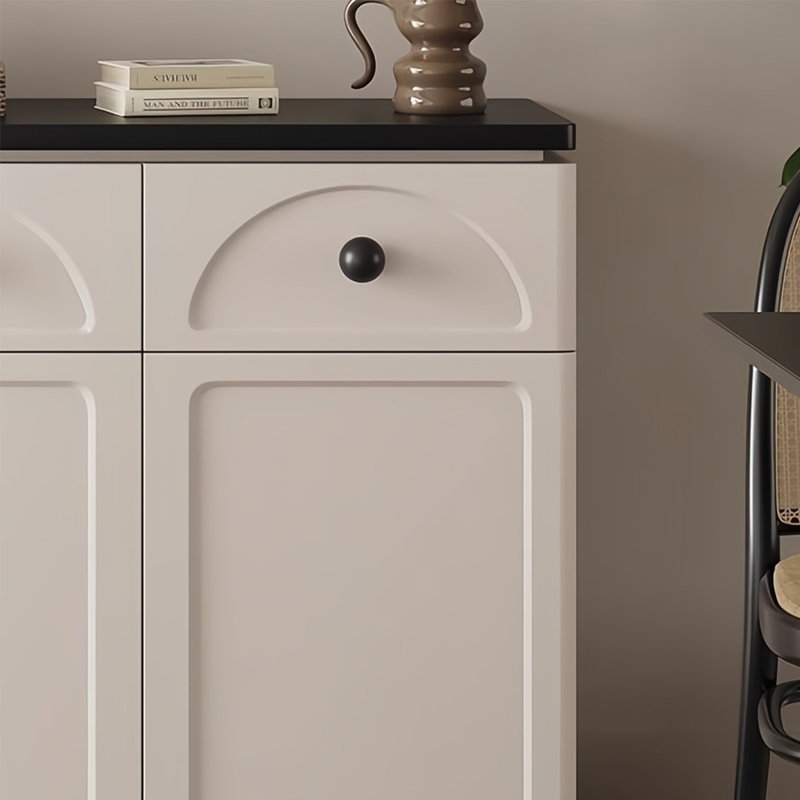 Buffet de style crème français, H 33,46 po x l 39,37 po x P 14,56 po