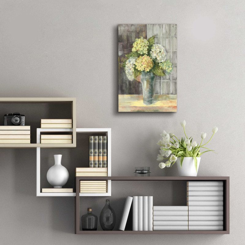 «Yellow Hydrangea Gray» par Carol Rowan, H 24 po x l 16 po x P 0,2 po