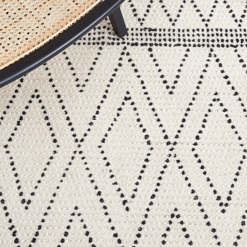 Seifert Hand Woven Wool Geometric Rug, Rectangle 5' x 8'