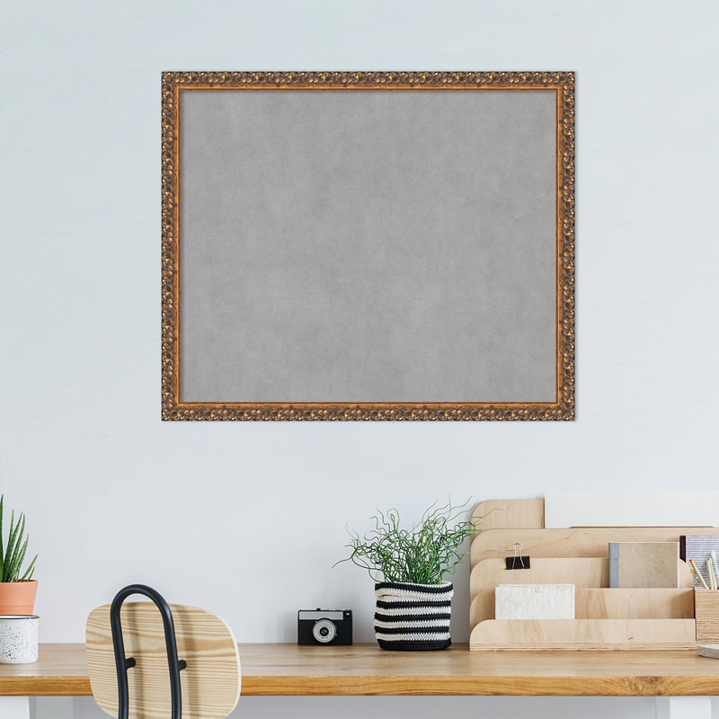 Tableau magnétique encadré bronze antique, H 22 po x l 26 po