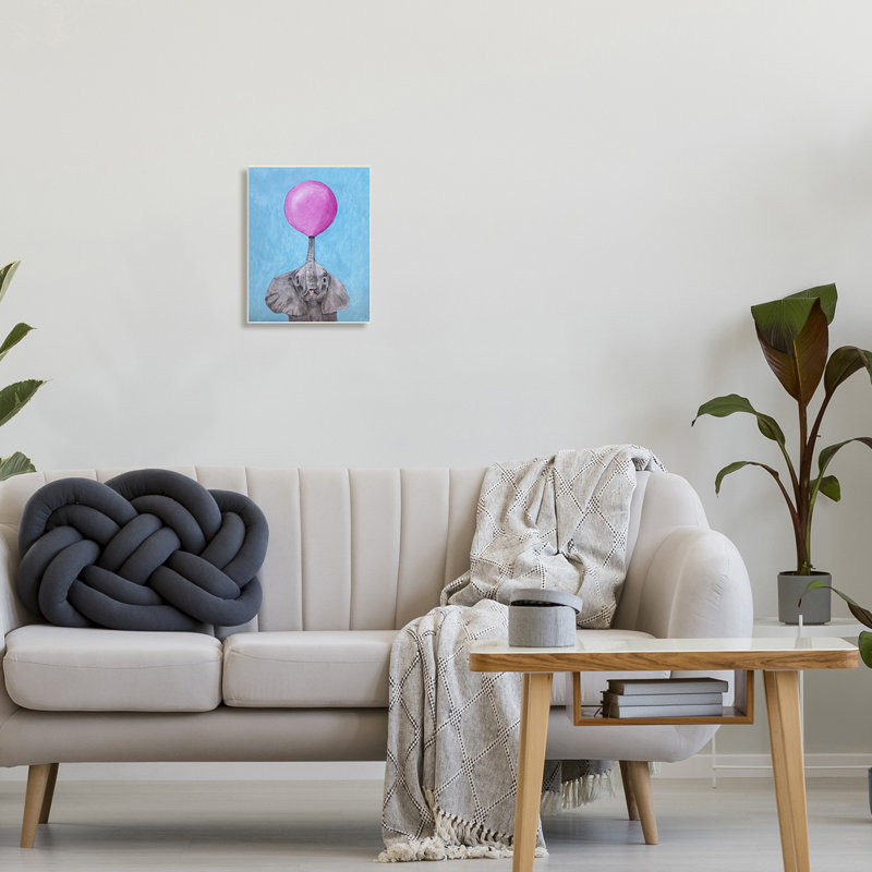 Mignon éléphant soufflant un portrait d'un animal en ballon rose par Coco de Paris - Peinture, H 15 po x l 10 po x P 0,5 po