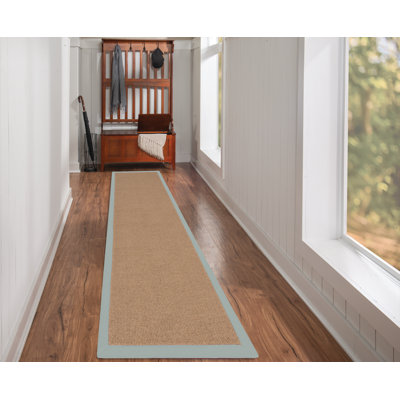 Tapis berbère beige foncé fait à la main avec bordure en coton bleu glacier Nannette