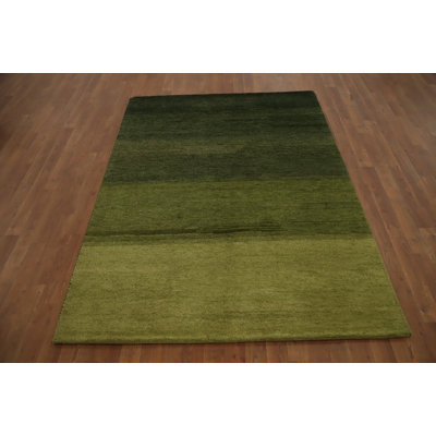 Luxueux tapis vert Gabbeh 5 x 7 pour un décor moderne