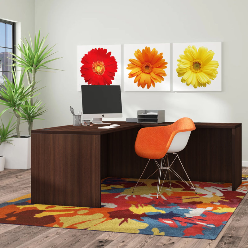 Crédence d'angle Nevjana, 29" H x 71" W x 77" D, Acajou