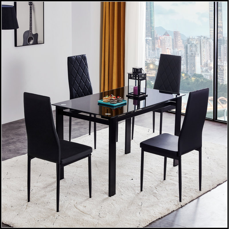 Ensemble de table de salle à manger 5 pièces avec table spacieuse et chaises confortables, parfait pour les repas en famille et les réceptions.