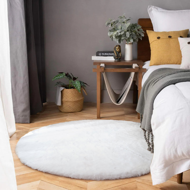 Holk Cozy Faux Rabbit Fur Area Rug Machine Washable Rug in White, Round 5'