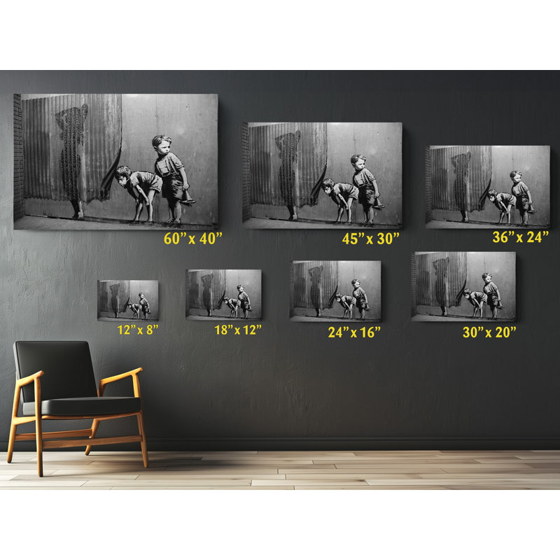 Impression sur toile Banksy Lady Shower Peeping Boy, 30" H X 45" W