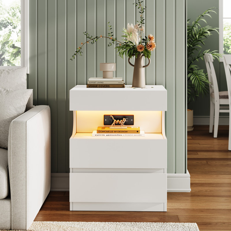 Table de chevet blanche avec lumière DEL contrôlée par l'application, table de chevet moderne avec station de charge, table de bout à 3 tiroirs avec ports et prises USB, tablette ouverte en U, table de chevet blanche pour la chambre à coucher